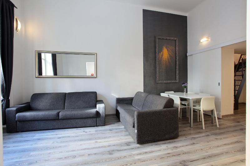 Luxury Duplex Apartment with Hot Tub (8 Adults) image 1