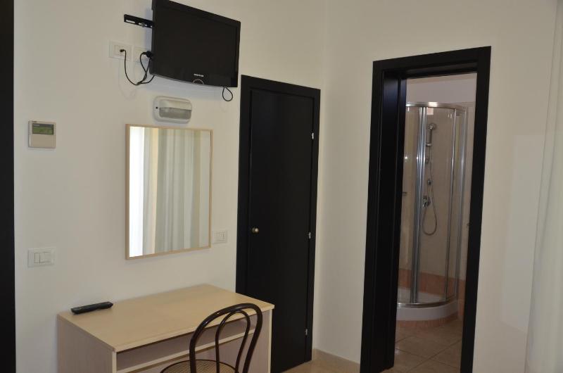 Double or Twin Room image 2