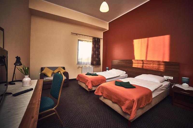 Twin Room image 2