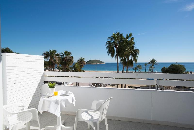  Apartment with Sea View (2-4 Adults)  image 2