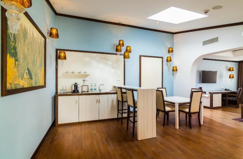Epoque VIP Suite with Terrace and Free wifi image 3