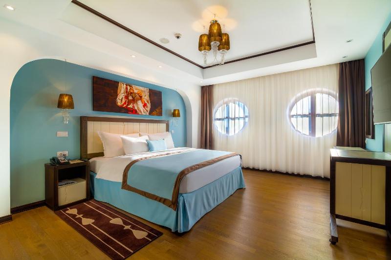 Epoque VIP Suite with Terrace and Free wifi image 2