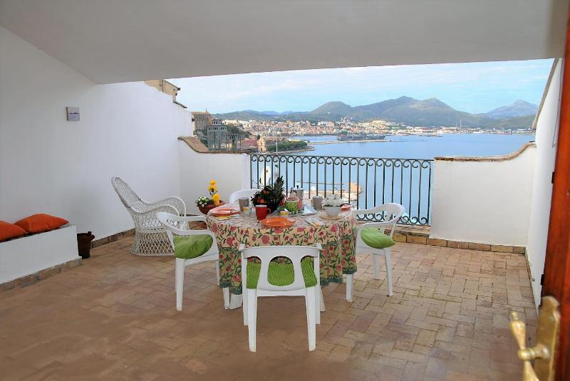 Casa Belvedere vista mare nel centro storico - image 25