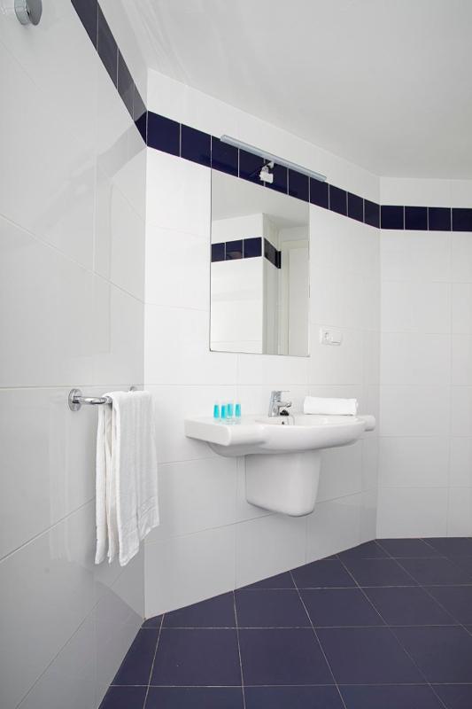 Studio Apartment (1-3 Adults) image 4