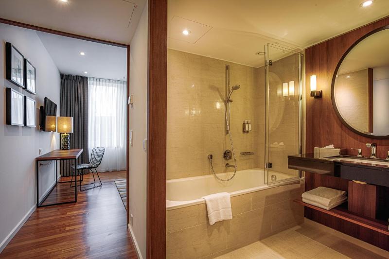 Premium Double Room - Speicherstadt image 4