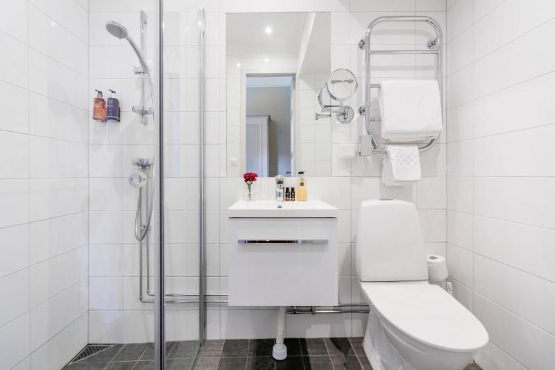 Standard Twin Room image 3