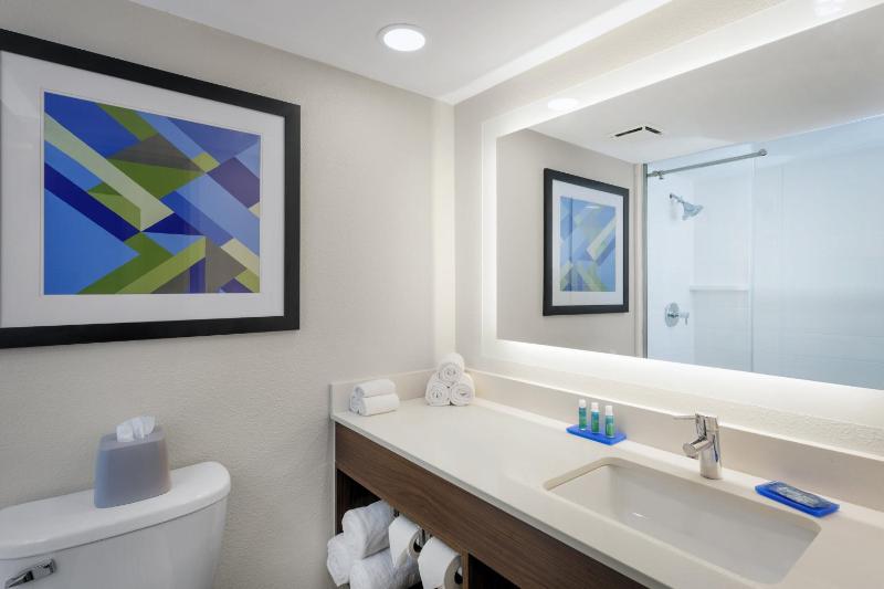 Standard King Room image 1