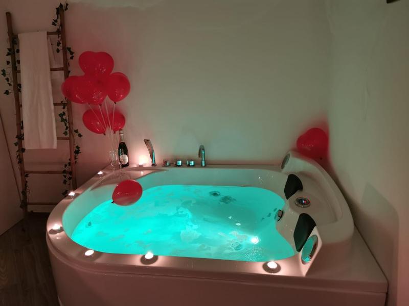 Suite with Spa Bath image 1