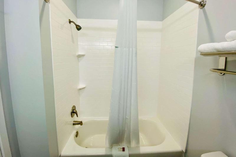 Deluxe King Suite - Non-Smoking image 2