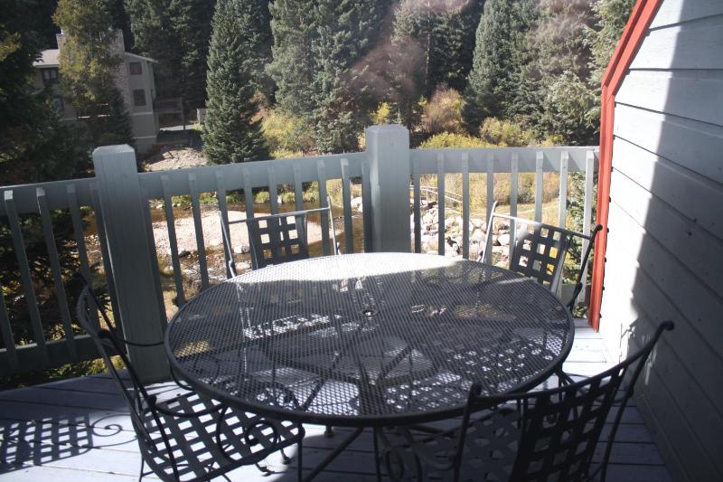 Pinecreek #I - 4 BR - Private Hot Tub - Close to Town - Shuttle to Slopes - image 16