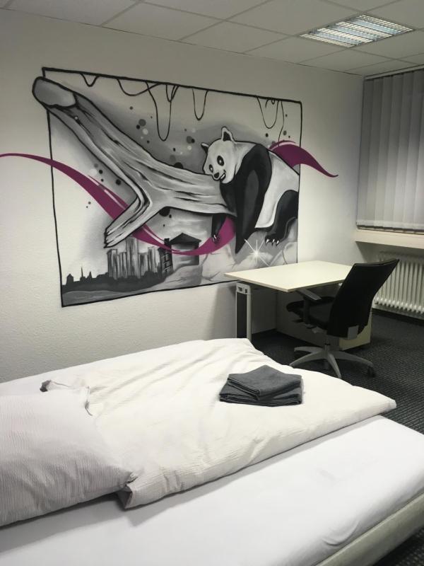 Budget Single Room image 4