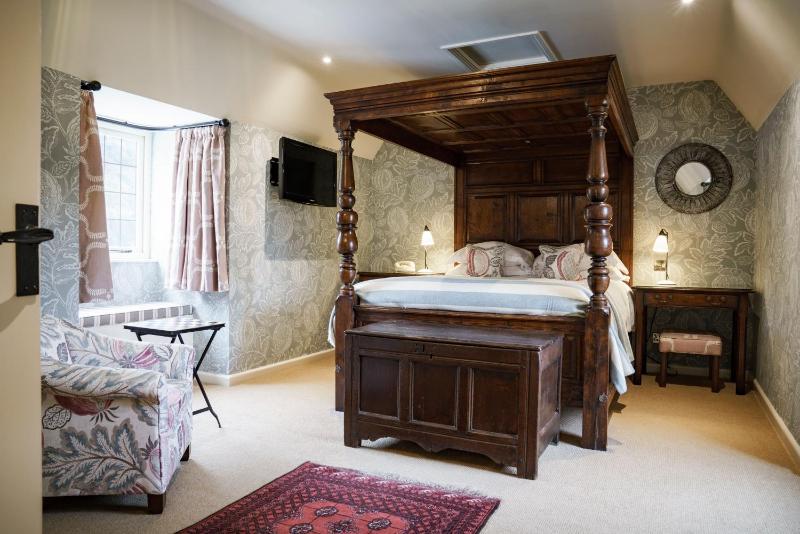 Four-Poster Suite image 1