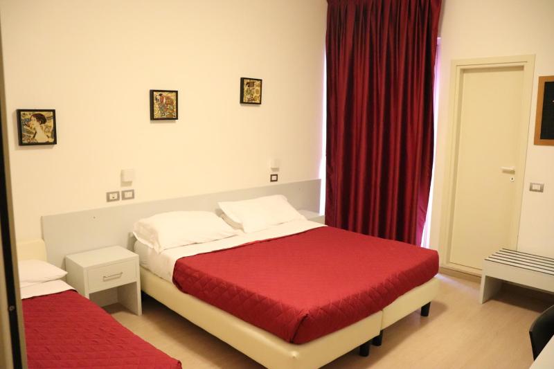 Quadruple Room image 2