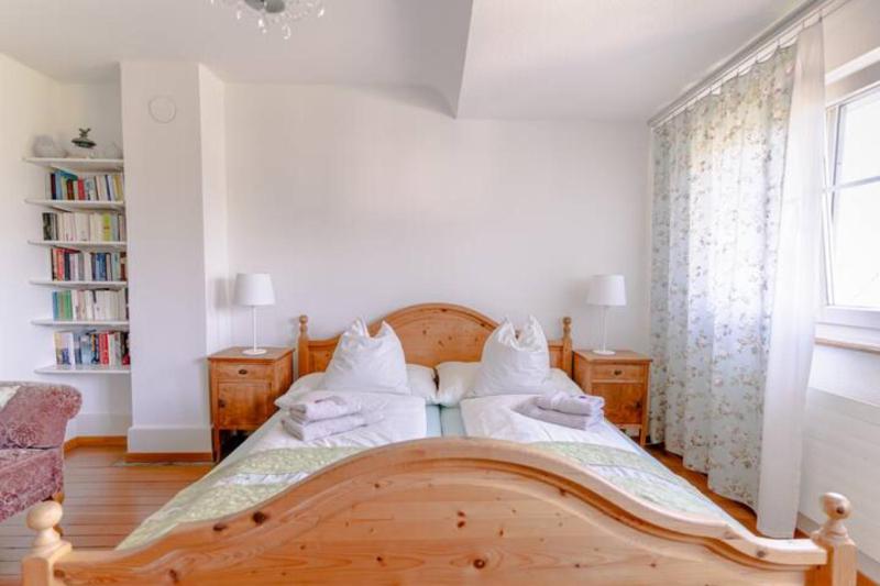 Double Room with Shared Bathroom image 2