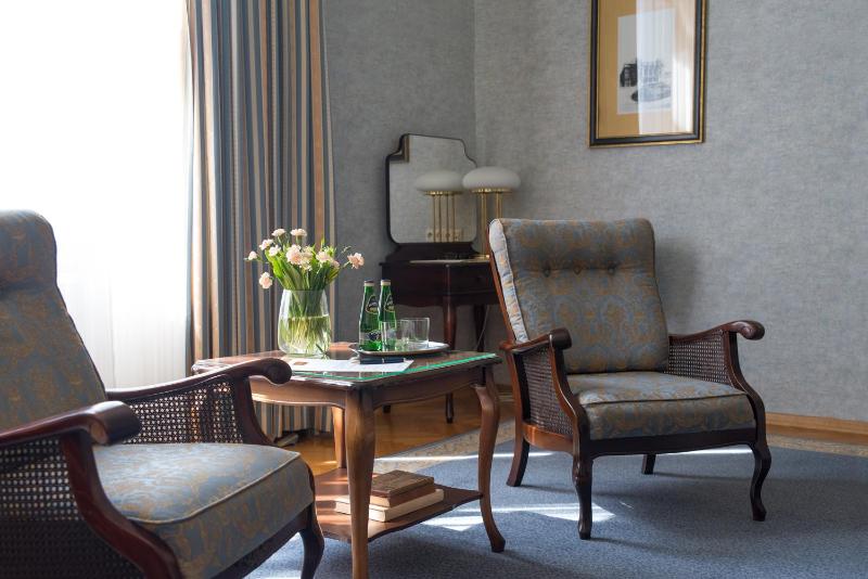 Executive Suite image 4