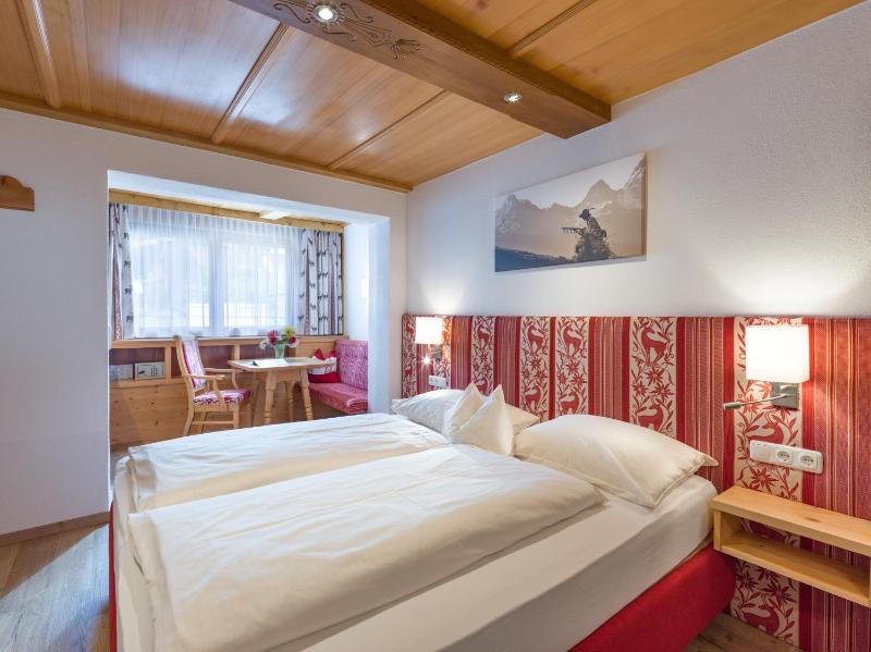 Standard Double Room image 3