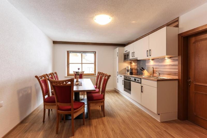 Apartment 2 image 2
