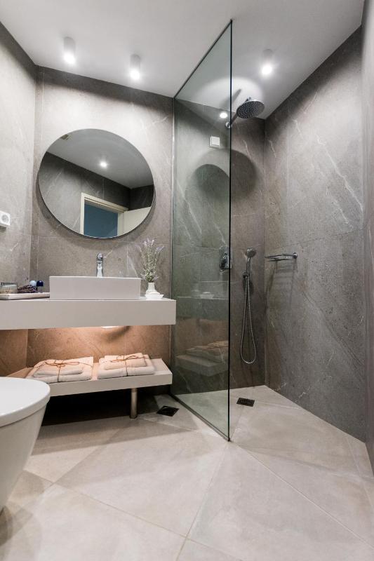 Superior Triple Room with Garden View image 4