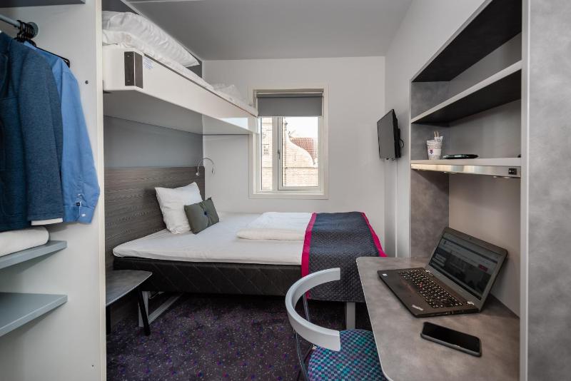 Standard Queen Room image 1