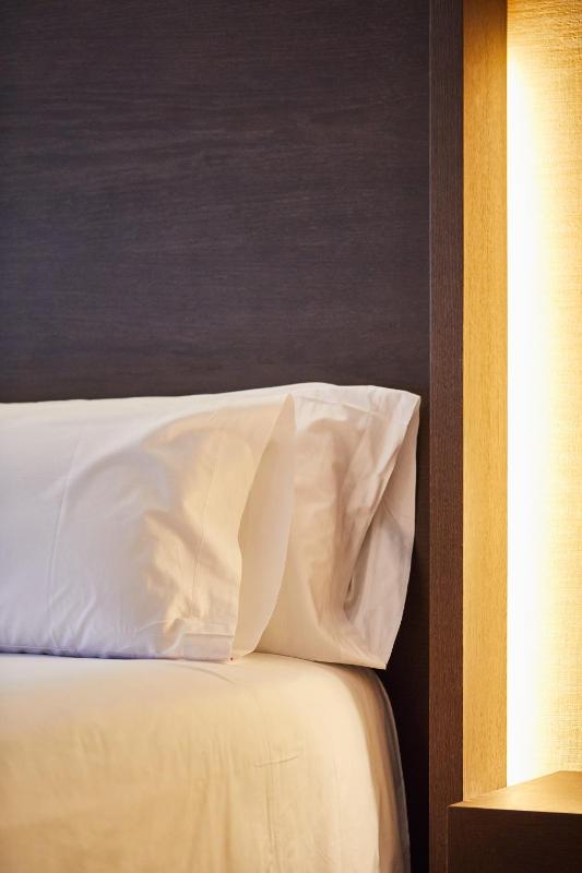 Twin Room image 3