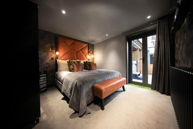 Santa Maria - Two Bedroom Suite with Hot Tub image 1