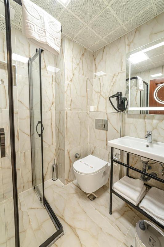 Suite with Sea View image 4