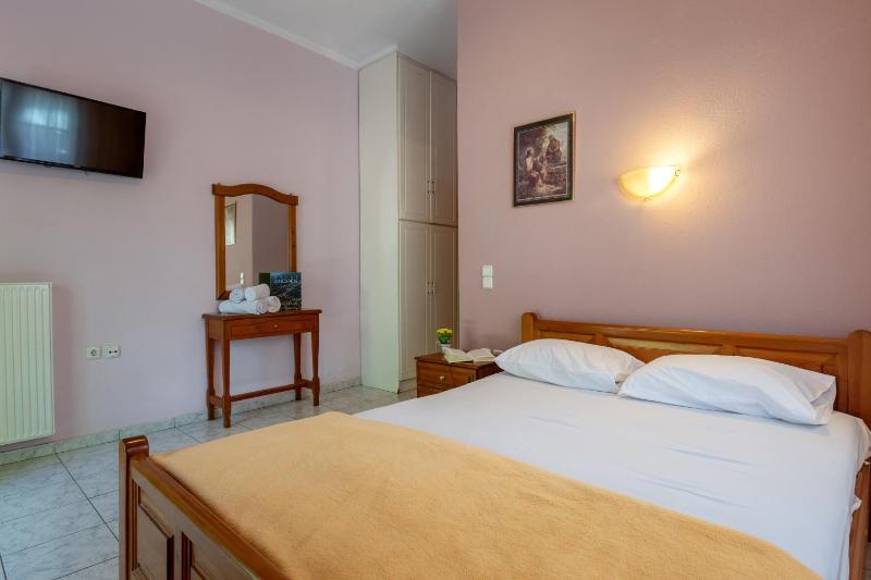 Standard Double Room image 3