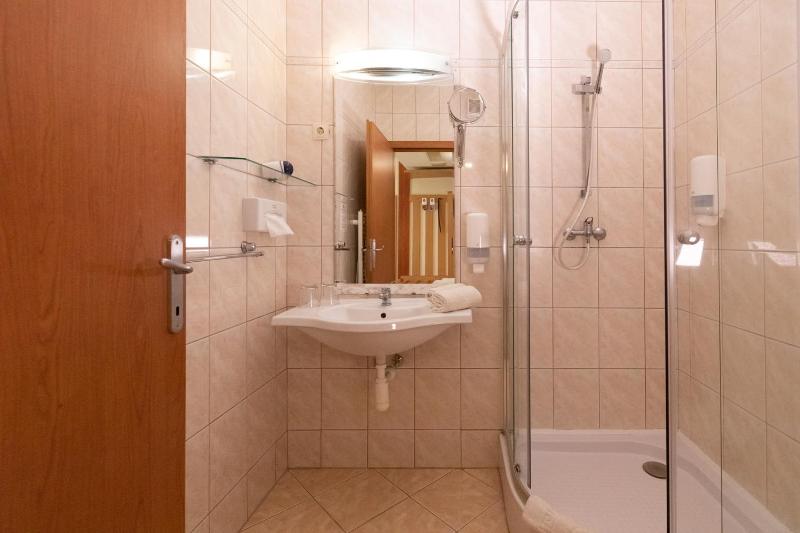 Standard Double Room image 3