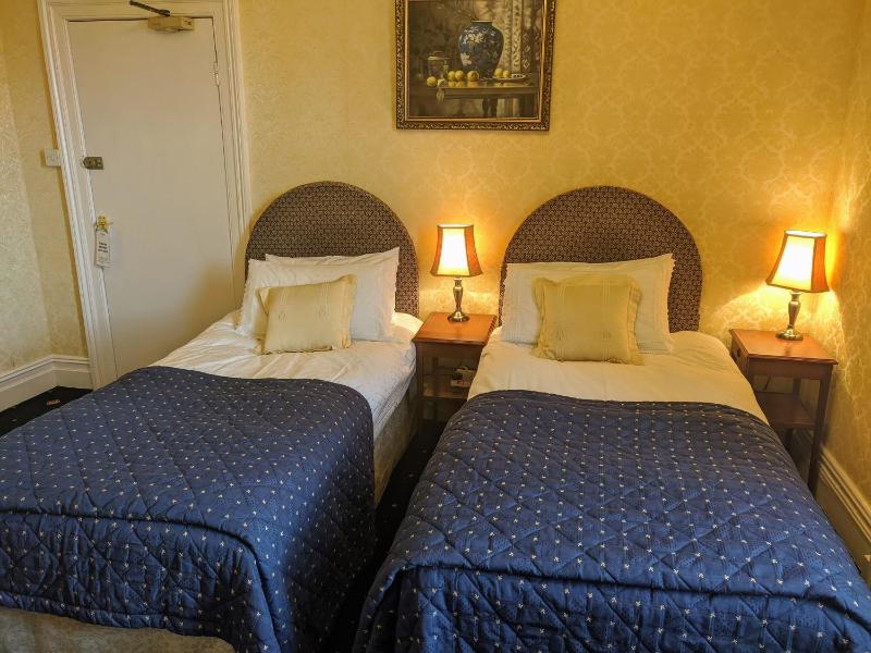 King or Twin Room image 4