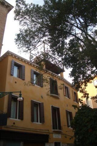 Three-Bedroom Apartment with Balcony image 1