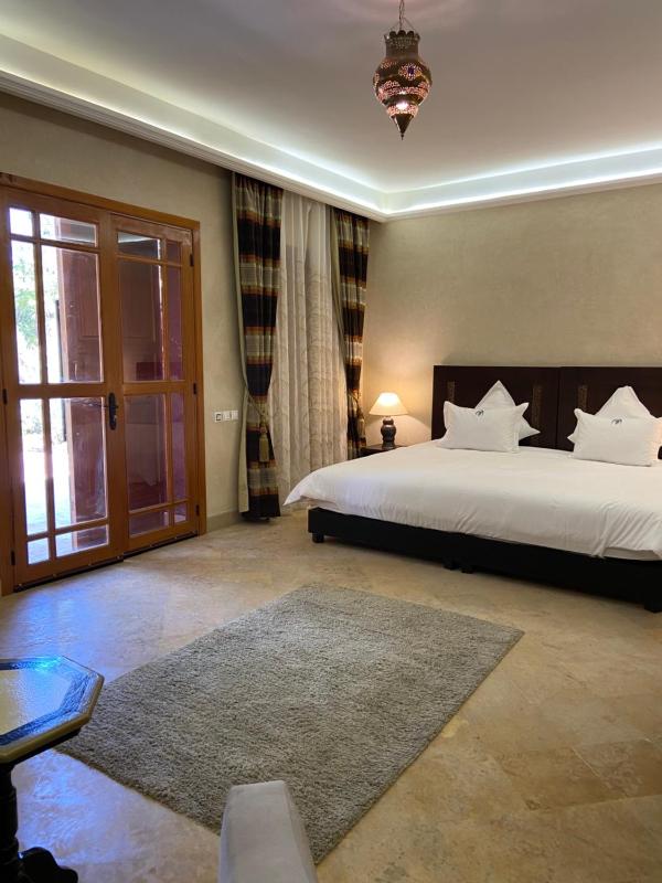 Double Room with Garden View image 3