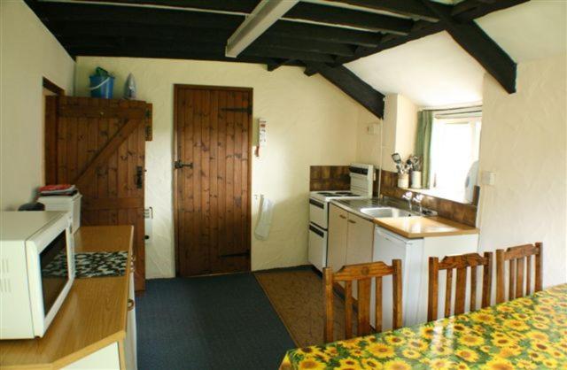 Large Two-Bedroom Cottage with Private Garden image 3