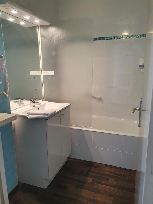Superior Twin Room with Sea View image 3