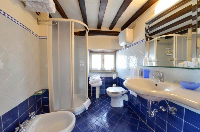 Suite with Spa Bath image 3