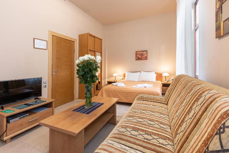 Studio Apartment image 1
