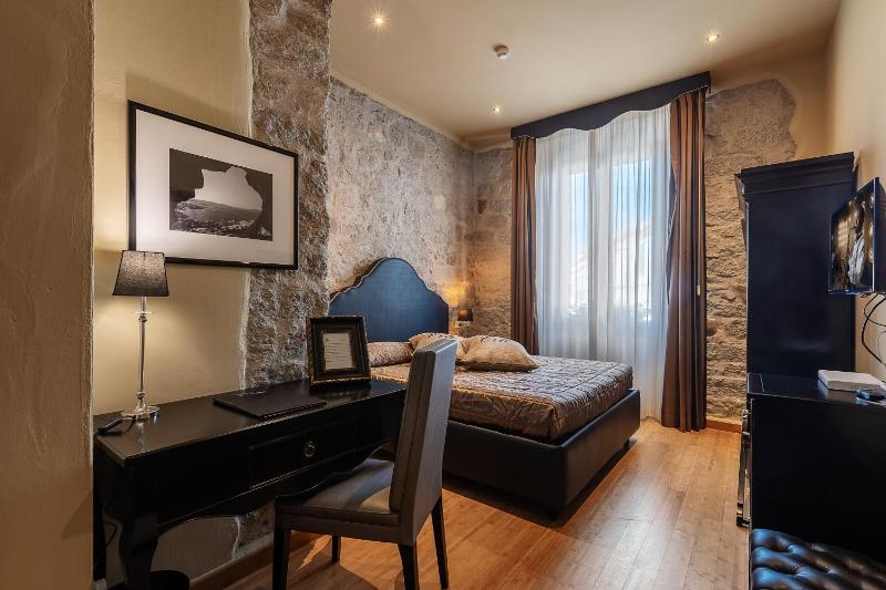 Superior Double Room image 1