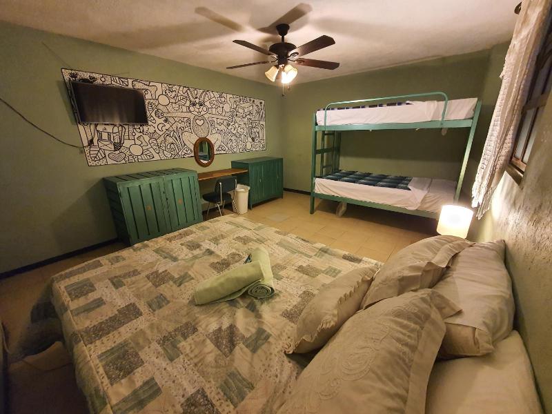 Quadruple Room with Shared Bathroom image 1