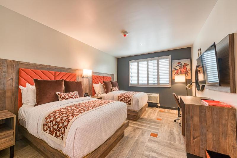 Classic Double Room image 3