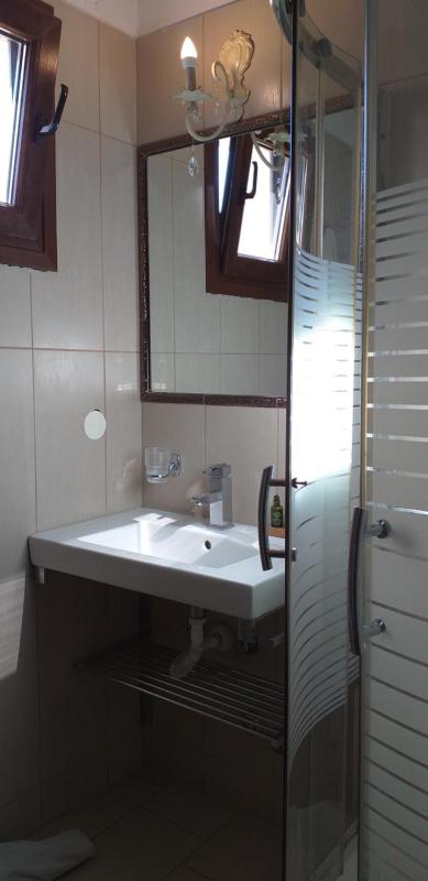 Superior Triple Room image 3