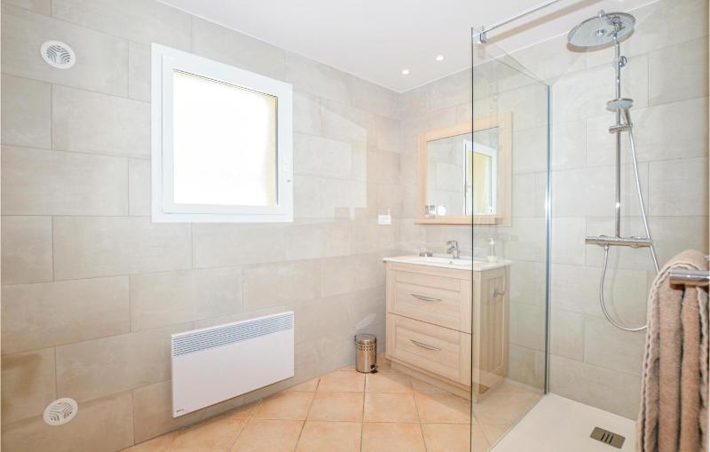 Four-Bedroom Holiday Home image 3