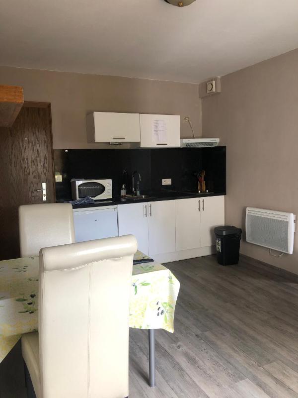 One-Bedroom Apartment with Garden View image 1