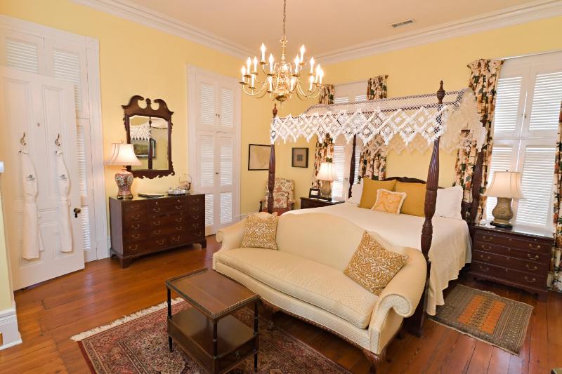 Deluxe King Room (Laurens) image 1