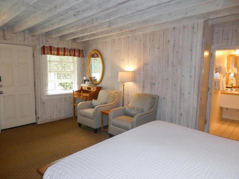 Stafford Room with Parking image 4