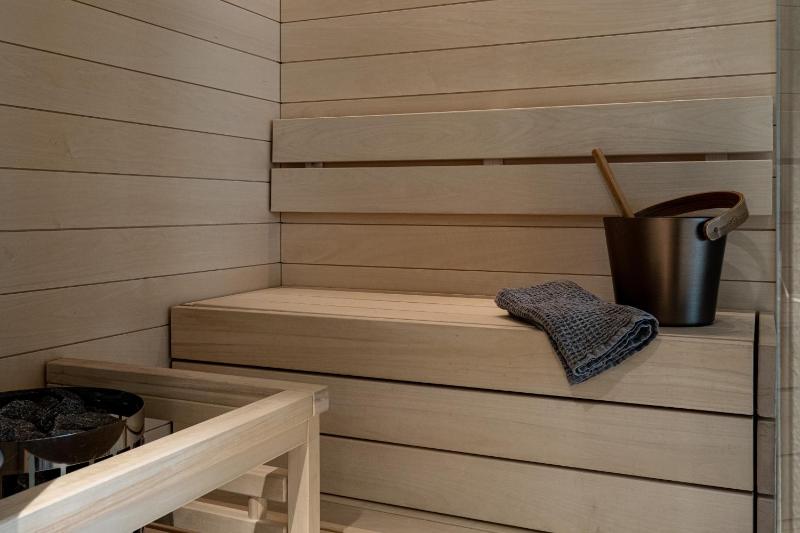 Arctic DeLuxe Spa Room with Bathtub & Sauna image 1