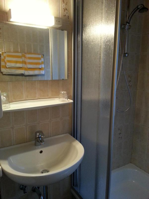 Double Room with Balcony image 3