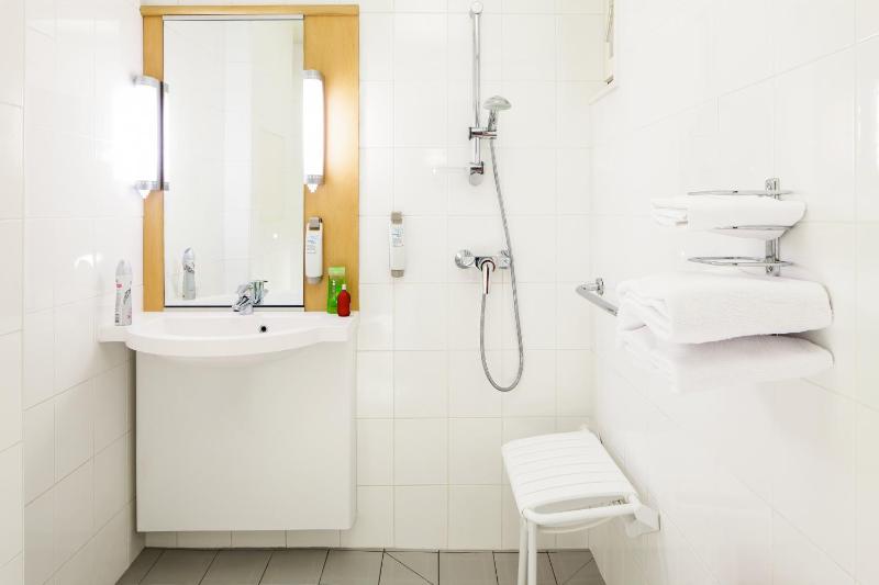 Standard Double Room image 2