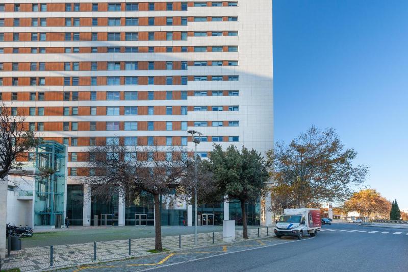 Deluxe Studio image 1