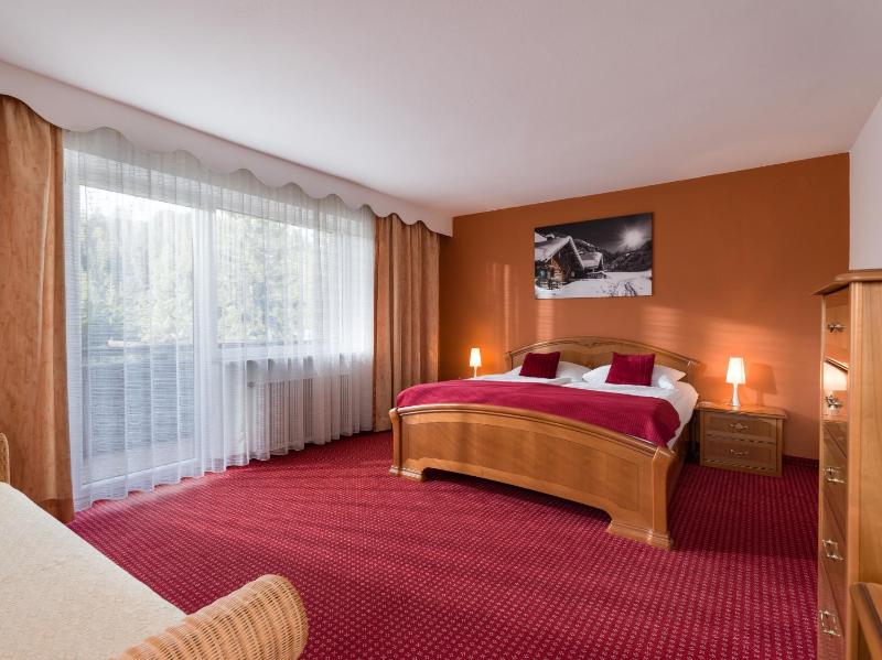 Apartment with Mountain View image 2