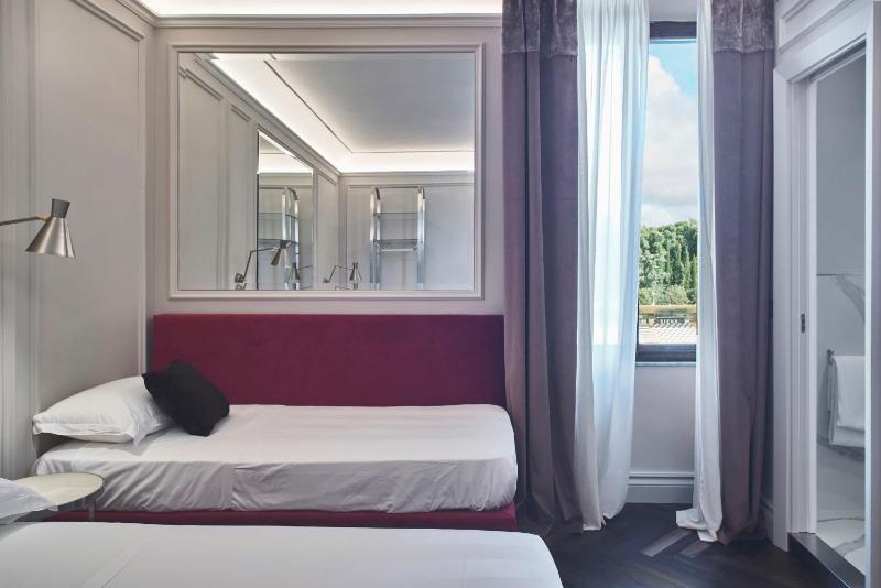 Quadruple Room image 4