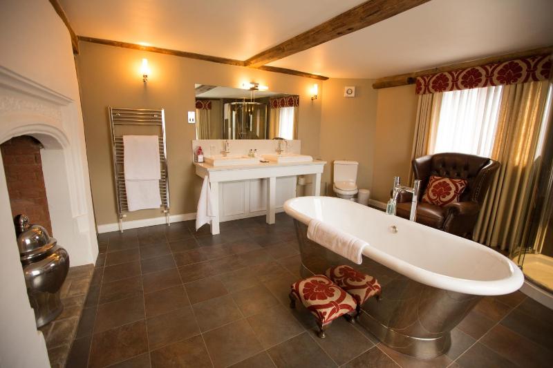 Superior Suite image 4